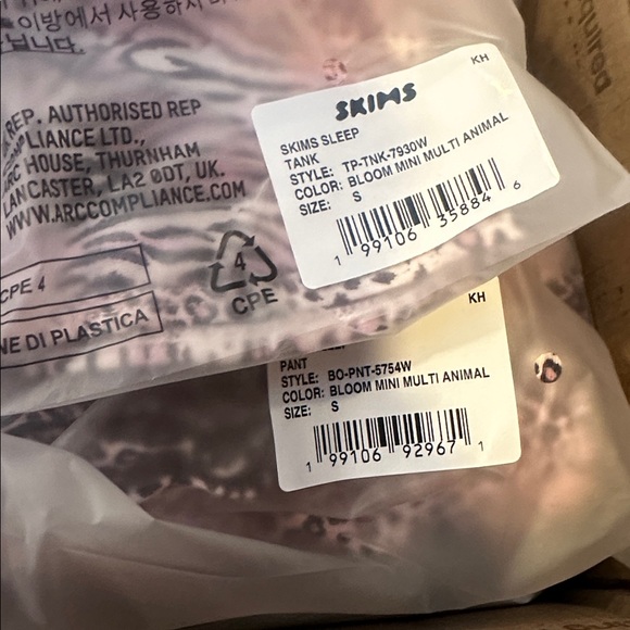 Skims sleep henley tank & Skims straight leg pant, bloom multi animal size small - Picture 2 of 2